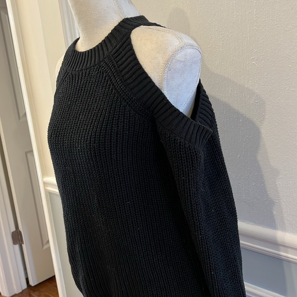 LIKE NEW OFF THE SHOULDER BLACK SWEATER - SIZE SMALL - Picture 4 of 8